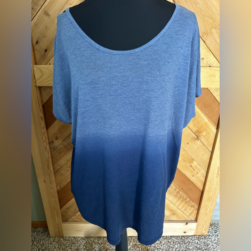 Women's Two-Tone Blue Scoop Neck Top